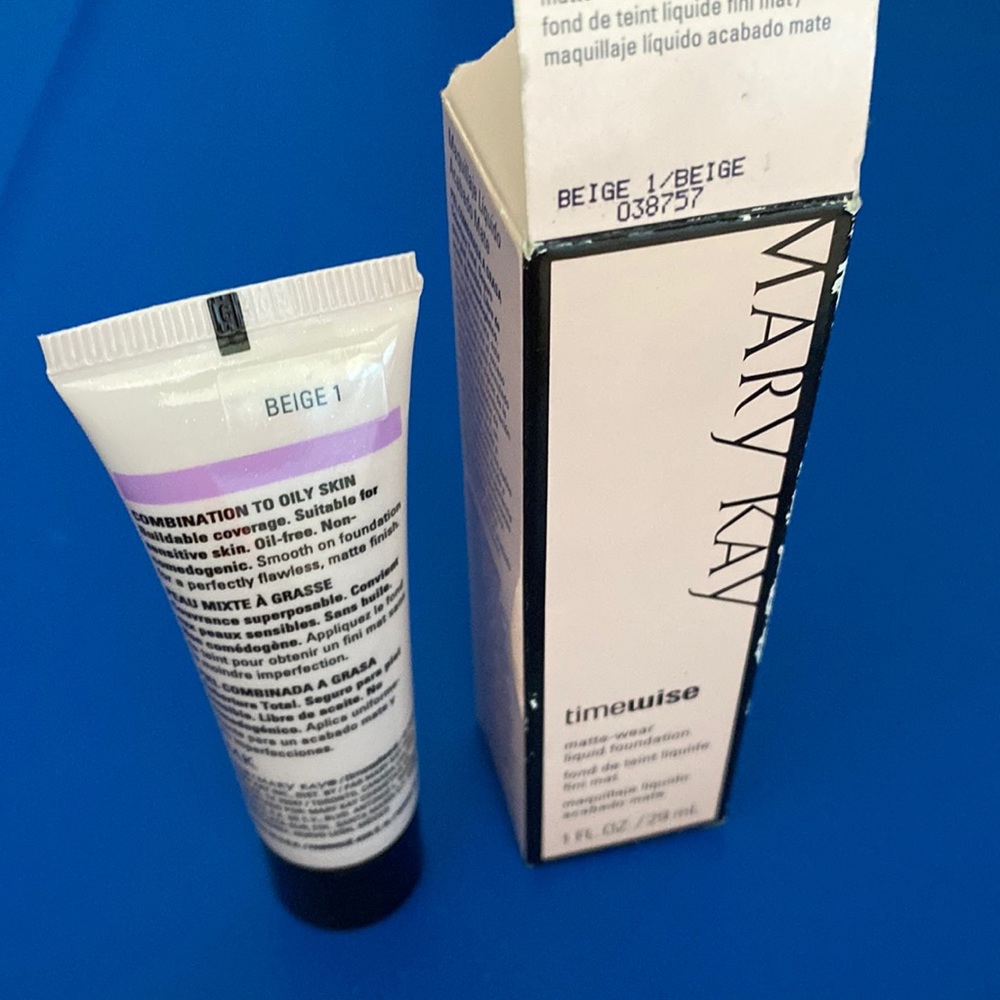 Mary Kay Matte- Wear Foundation - Beige 1